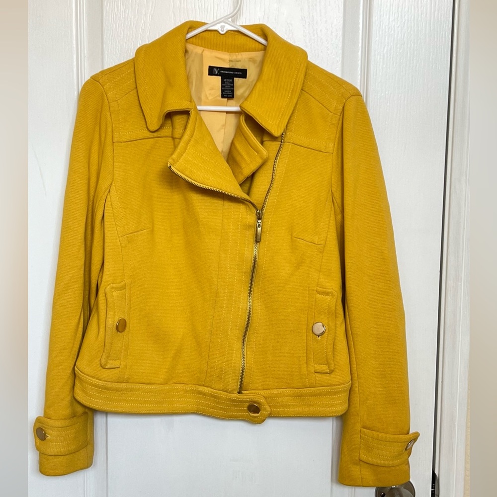 INC short blazer with beautiful details